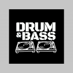 Drum and Bass čierne teplákové kraťasy s tlačeným logom